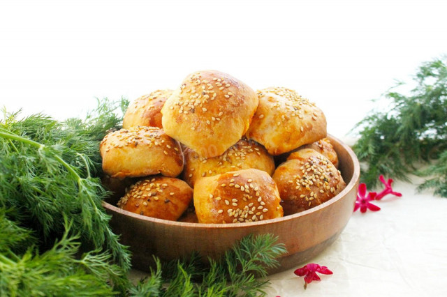 Mini yeast pies in the oven