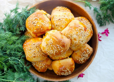 Mini yeast pies in the oven