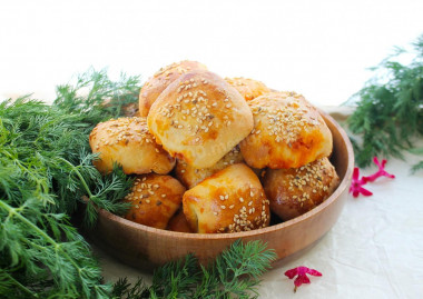 Mini yeast pies in the oven