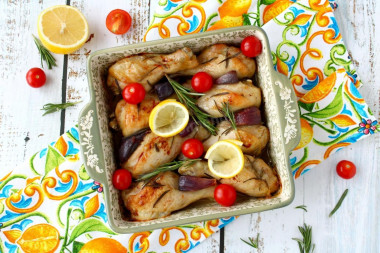 Chicken drumsticks with lemon oil and rosemary in the oven