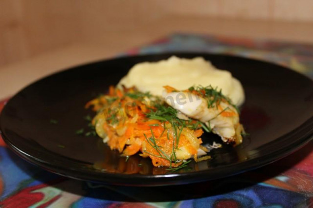 Pollock in the oven with onions and carrots and dill