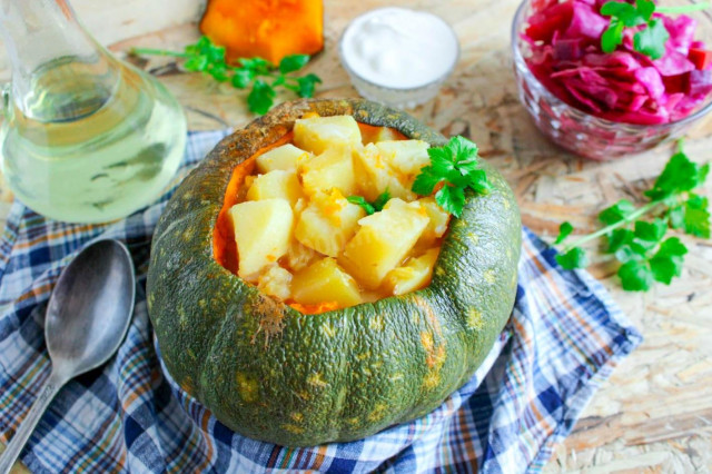 Potatoes in pumpkin in the oven