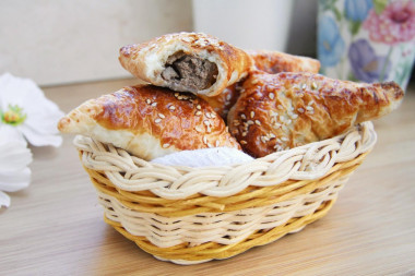 Liver pies in the oven made of yeast puff pastry