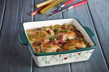 Chicken with rhubarb in the oven