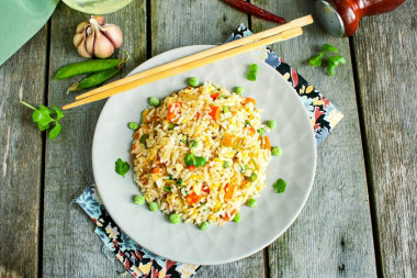 Pan fried rice with egg