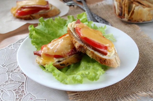 Sandwiches in the oven with boiled sausage and cheese