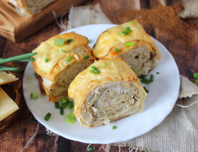 Pita bread roll with minced meat