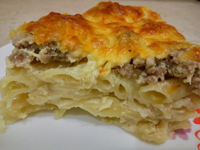 Pasta with minced meat in milk filling in the oven