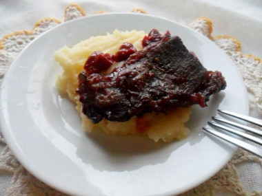 Meat with cherry juice and berries in the oven