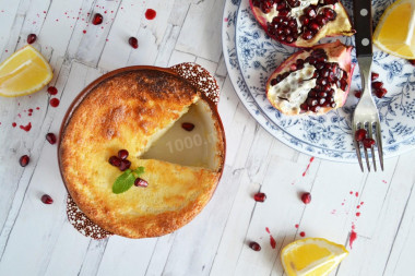 Cottage cheese casserole with yogurt and starch in the oven