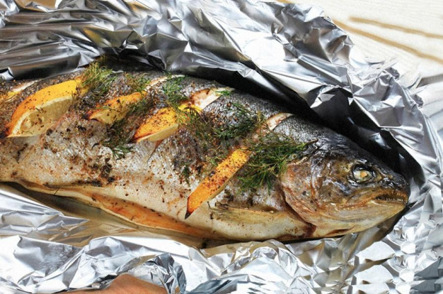 Mackerel in foil in the oven