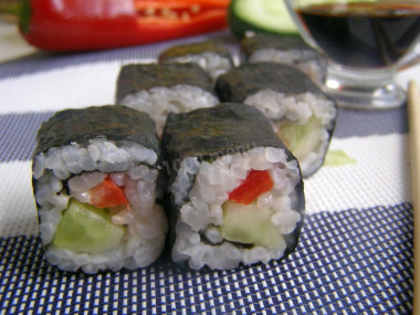 Lean rolls with cucumber