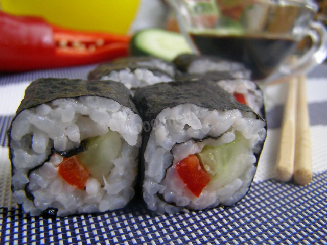 Lean rolls with cucumber