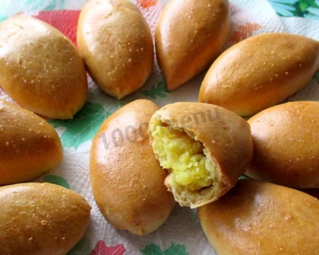 Pies stuffed with potatoes on kefir in the oven