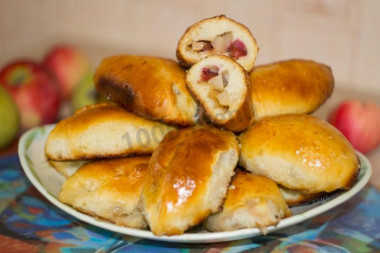 Fruit pies in the oven