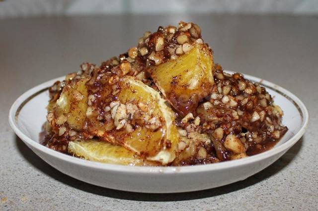 Oranges with walnuts in the oven