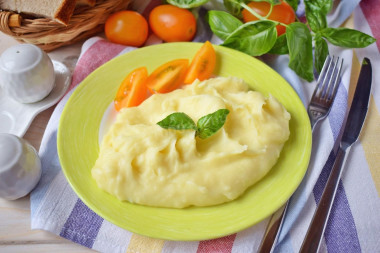 Mashed potatoes with a blender