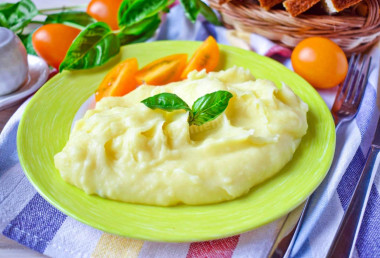 Mashed potatoes with a blender