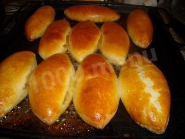 Pies with thick jam on kefir in the oven