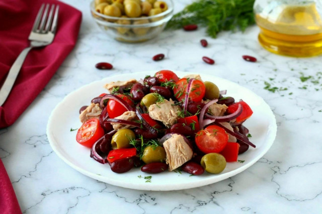 Tuna and red bean salad