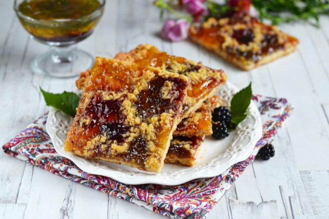 Viennese cookies with jam classic