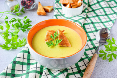 Mashed vegetable soup with cream for baby