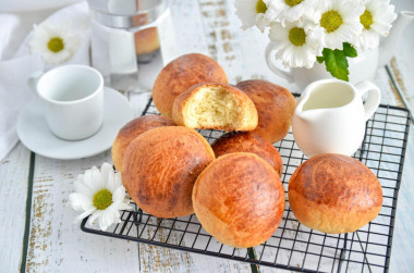 Rolls with powdered milk and yeast