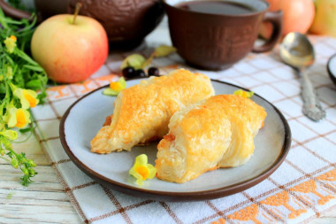 Puff pastry bagels with jam