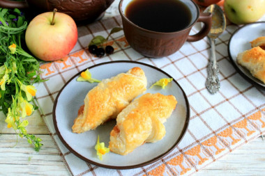 Puff pastry bagels with jam