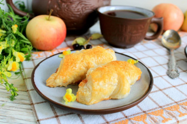 Puff pastry bagels with jam