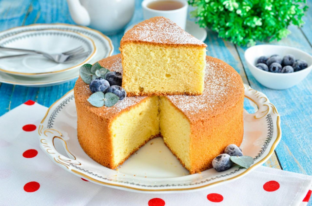 Sponge cake with milk