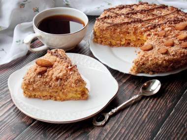 Walnut cake with almonds