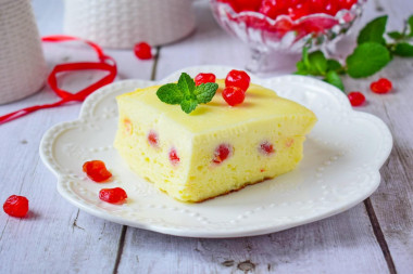 Cottage cheese casserole with semolina and sour cream