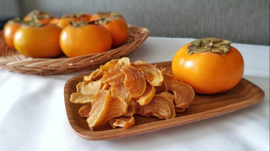 Dried persimmon for winter