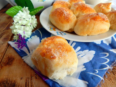 Pastry buns made of yeast dough