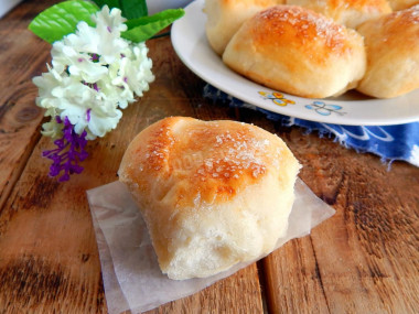 Pastry buns made of yeast dough