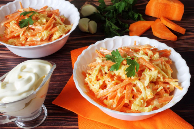 Carrot salad with garlic and cheese