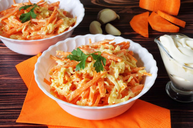 Carrot salad with garlic and cheese