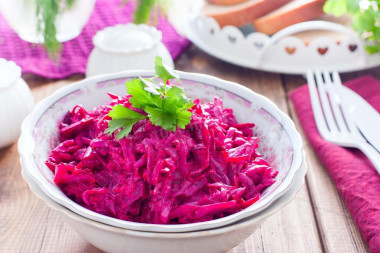 Beetroot salad with garlic and mayonnaise