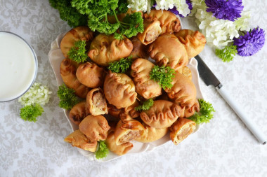 Small snack pies with meat