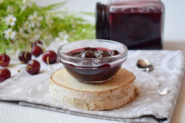 Seedless cherry jam for winter