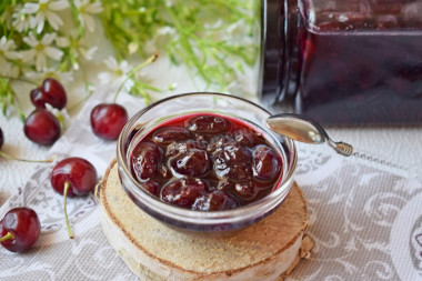 Seedless cherry jam for winter