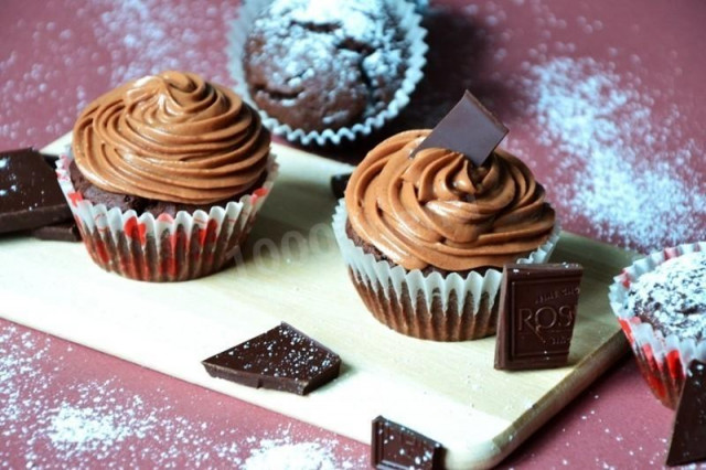 Chocolate cupcakes with cream