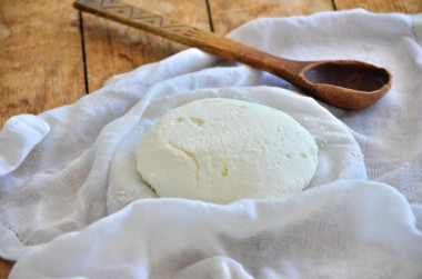 Cottage cheese made from sour milk at home