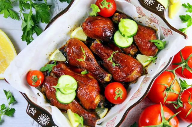 Crispy chicken legs in the oven in caramel