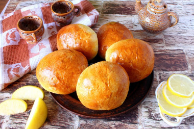 Buns with apples from yeast dough