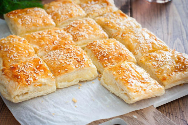 Puff pastry pie with cheese