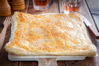 Puff pastry pie with cheese