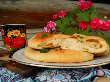 Ossetian pie with potatoes and cheese