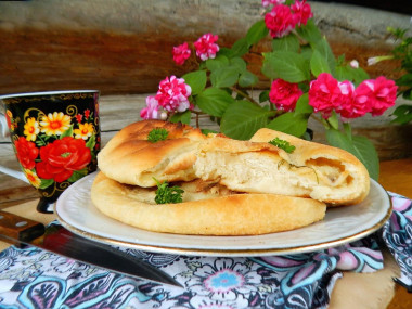 Ossetian pie with potatoes and cheese